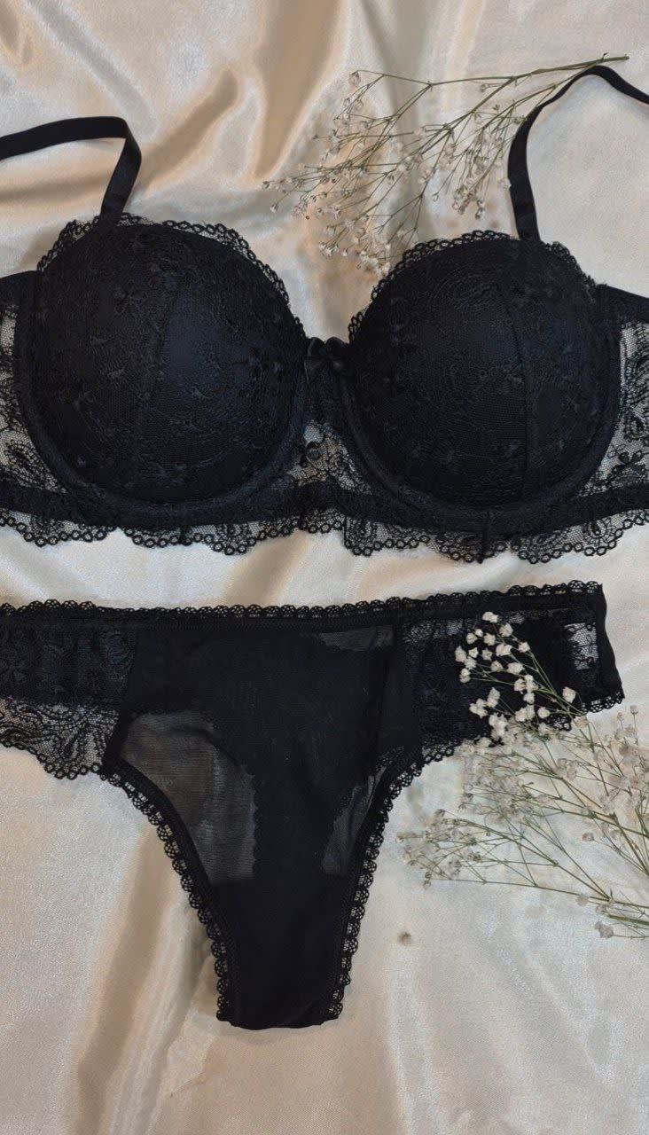 Lüks Siyah Zarif Dantelli Dolgusuz Sütyen Takımı